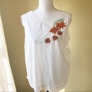 ANN TAYLOR FACTORY• Floral Embro Top